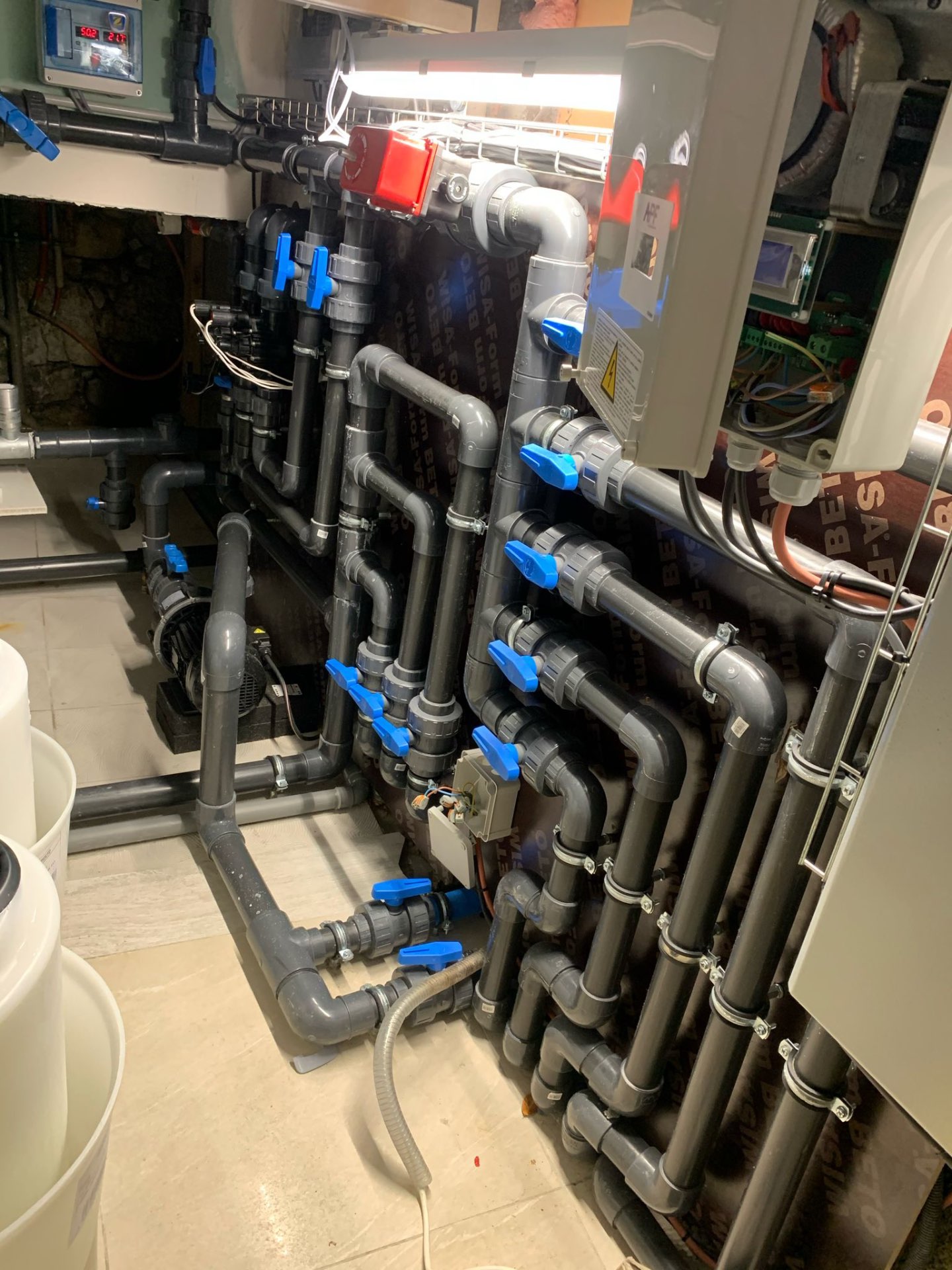 Local technique piscine PVC armé Genève Suisse — chantier 2023