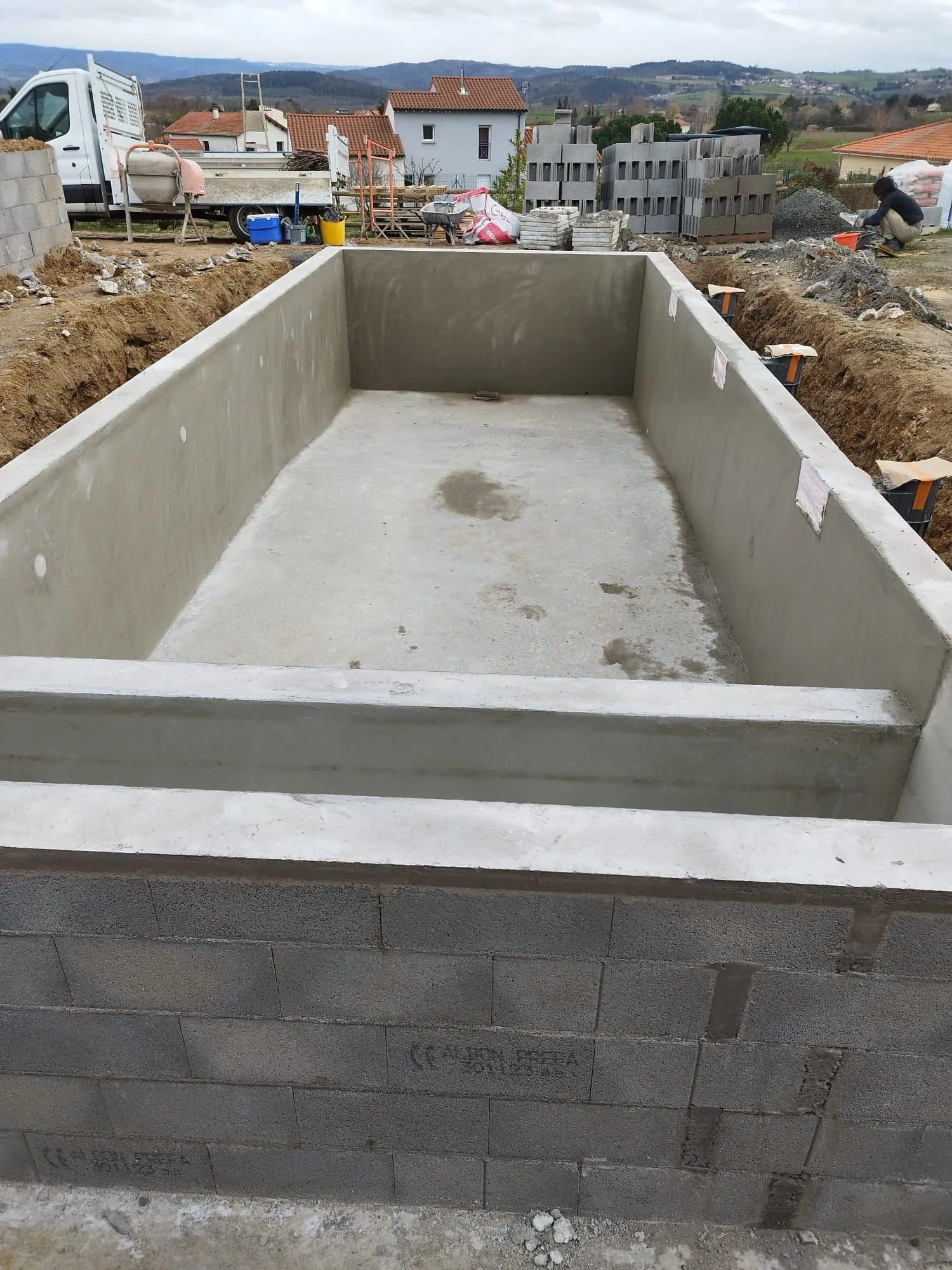 Maçonnerie piscine PVC armé Lyon Rhône 69 — chantier 2024
