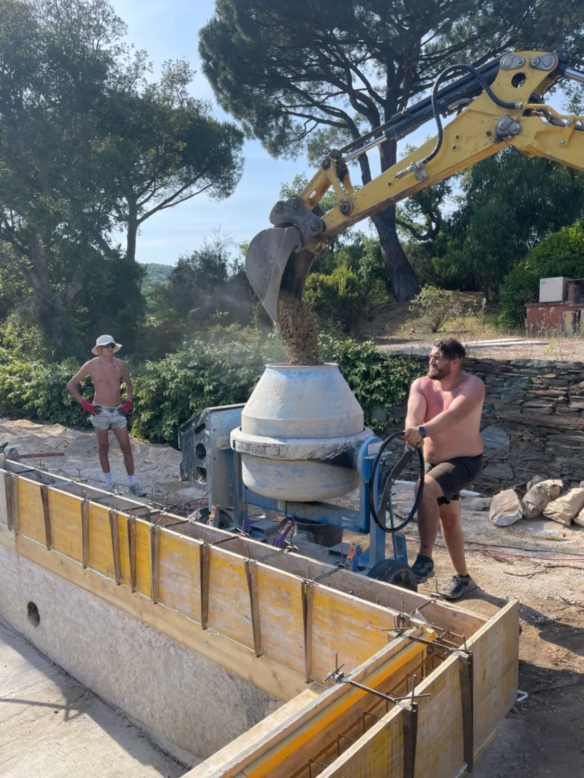 Maçonnerie piscine PVC armé Saint-Tropez Var 83 — chantier 2025