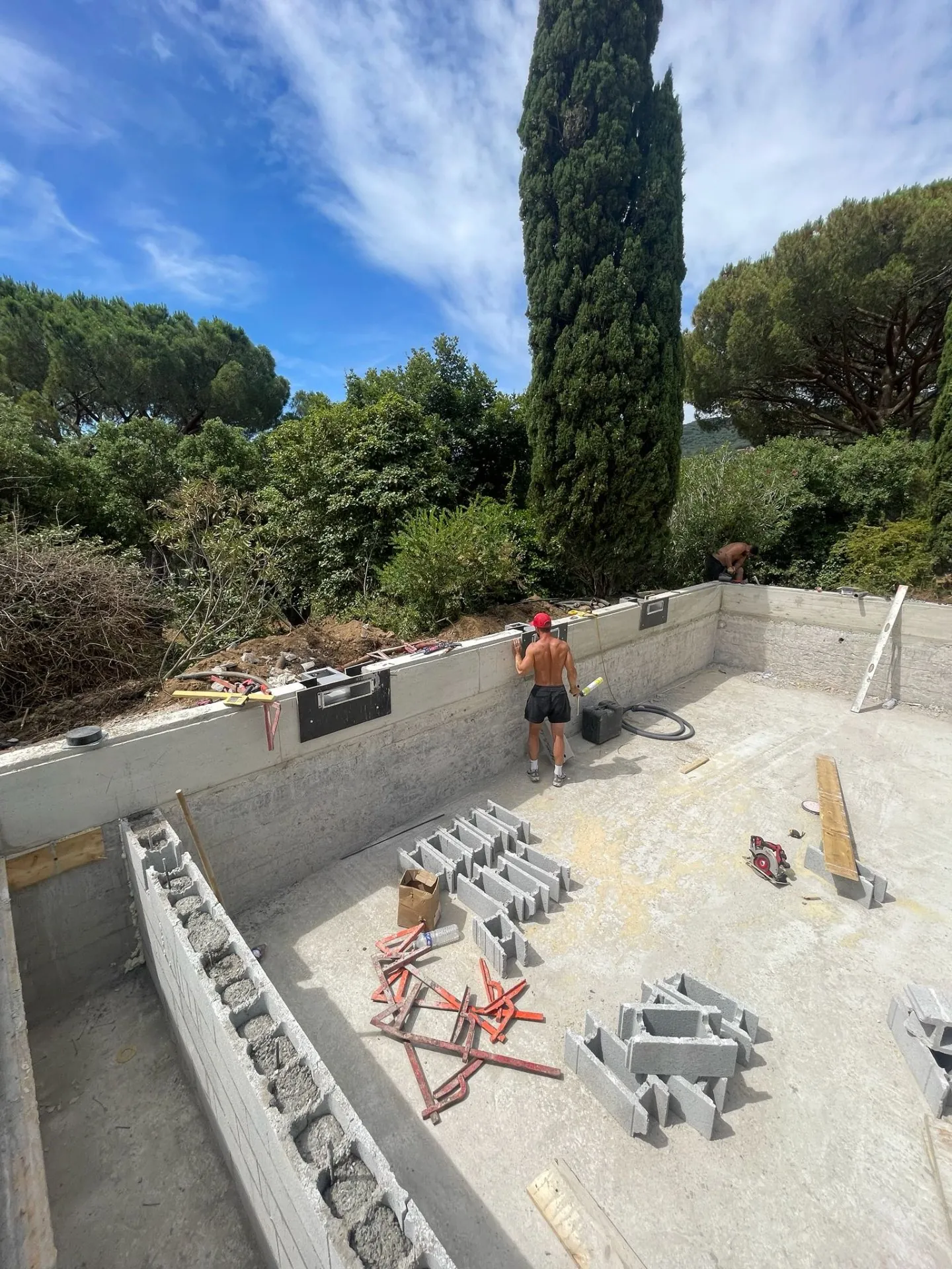 Bassin de villa refait après dépose d'un liner usé à Gassin, golfe de Saint-Tropez