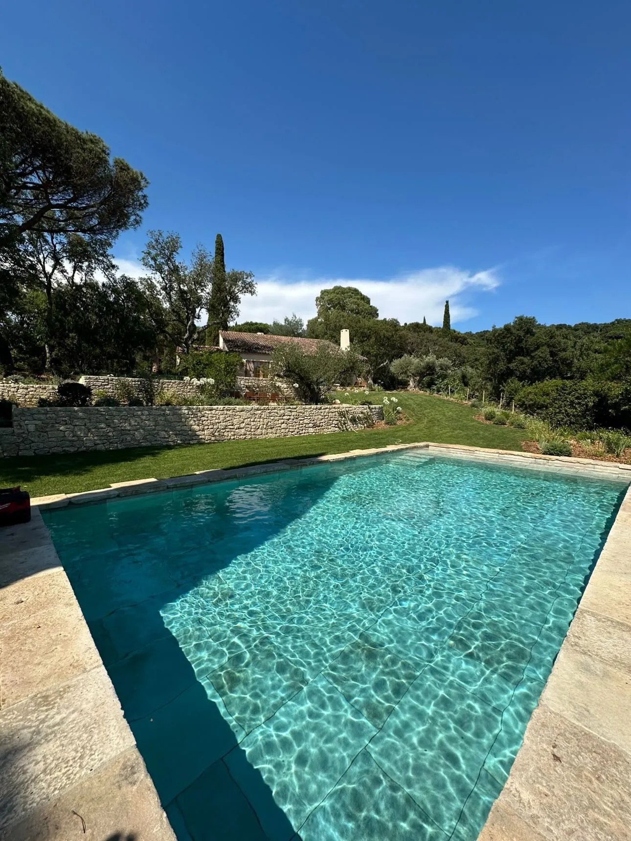Remplacement de liner par une membrane PVC armé à Saint-Tropez, Var (83)